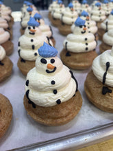 Load image into Gallery viewer, Snowman Pupcake
