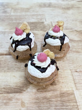 Load image into Gallery viewer, Banana Split Pupcake
