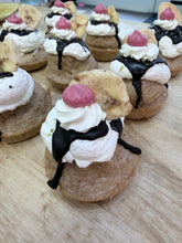 Load image into Gallery viewer, Banana Split Pupcake
